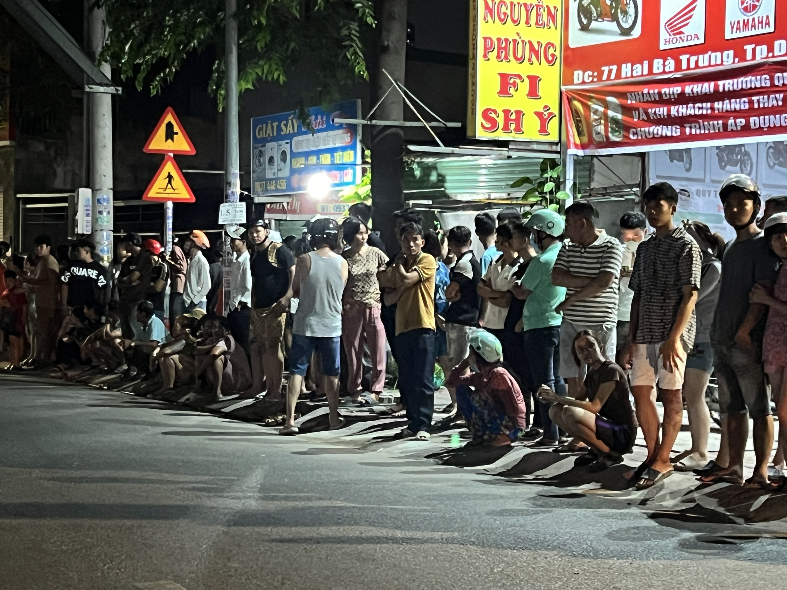 2 thiếu niên nghi bị truy đuổi, lái xe máy phóng nhanh gây tai nạn, 2 người chết, 3 người bị thương- Ảnh 2.