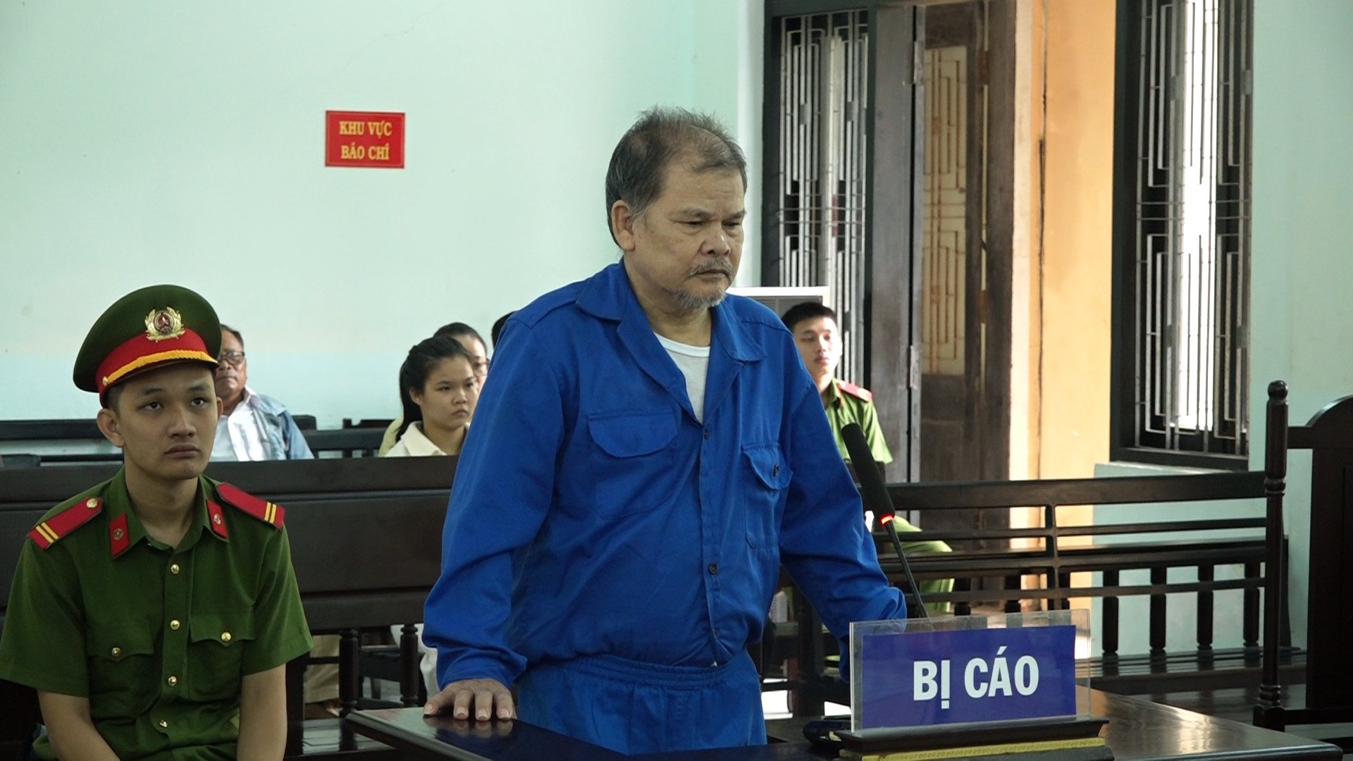 Nghi ngờ bị chiếm đất, dùng dao đâm Chủ tịch phường trọng thương- Ảnh 1.