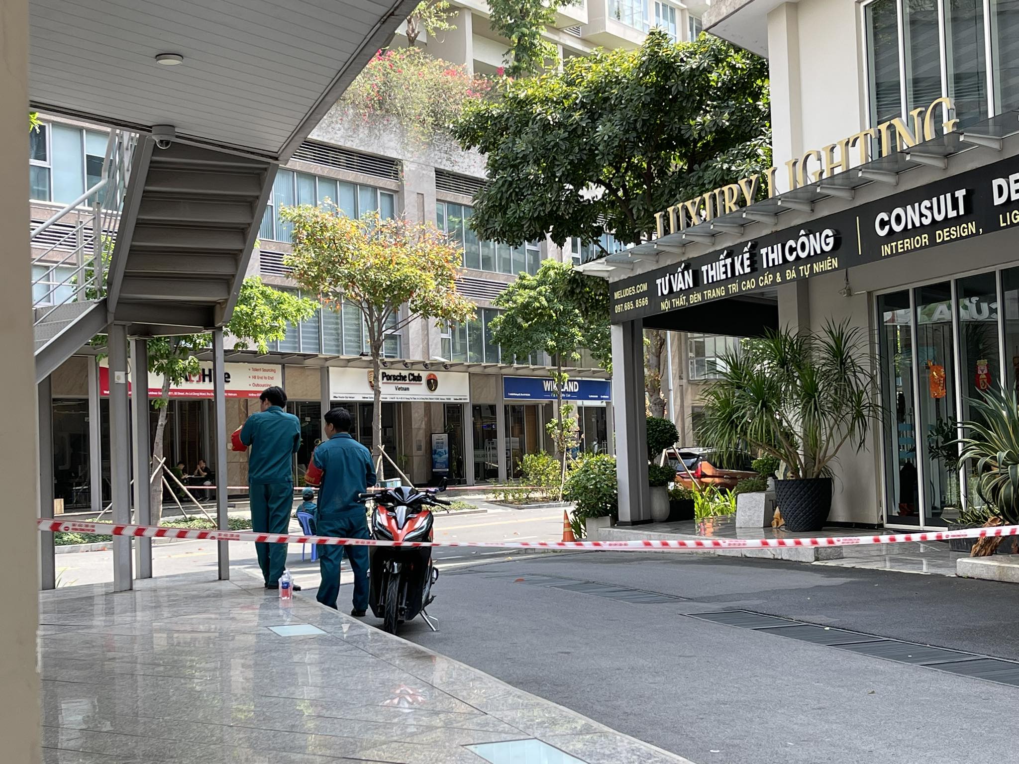 Vụ 4 người thương vong tại chung cư ở Thủ Đức: Nghi án chồng đâm vợ con rồi nhảy lầu tự tử- Ảnh 1.