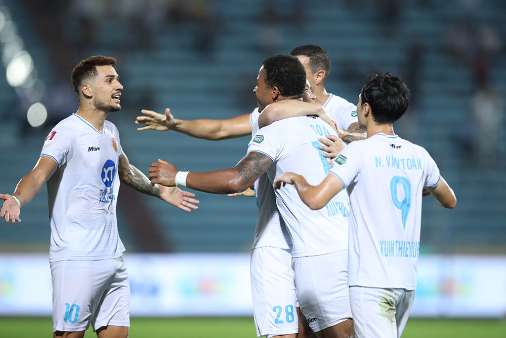 Đấu HAGL, Thép xanh Nam Định mất cả Rafaelson lẫn Hendrio?- Ảnh 2.