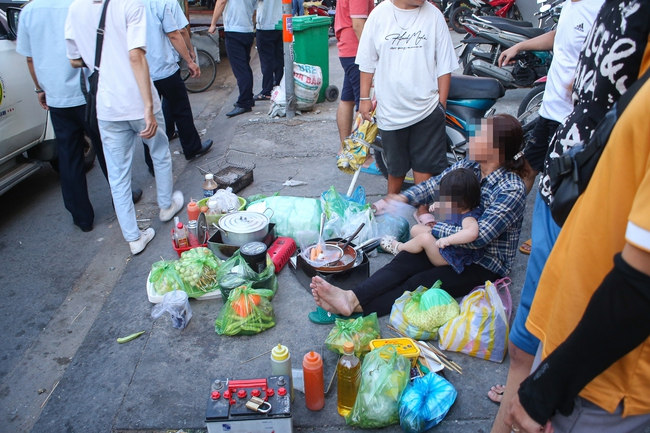 Quận Bình Thạnh ra quân giành lại vỉa hè cho người dân- Ảnh 6.