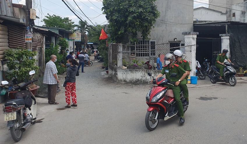 TP.HCM: Điều tra vụ người đàn ông tử vong trong căn nhà khóa trái, cạnh là người phụ nữ bị tai biến- Ảnh 1.