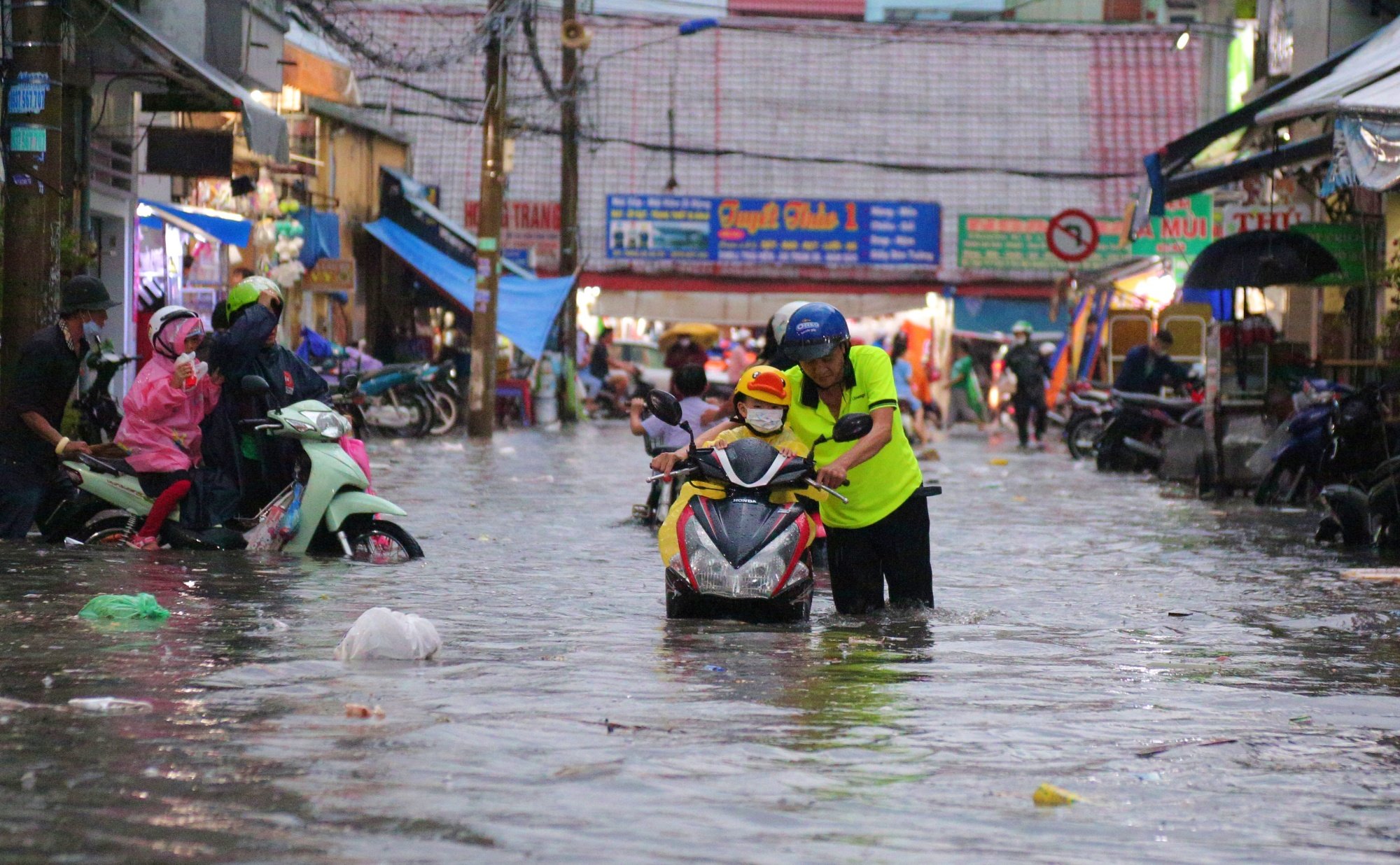 Chống ngập cho khu vực chợ Thủ Đức là... hạn chế nước đổ dồn về đây- Ảnh 3.