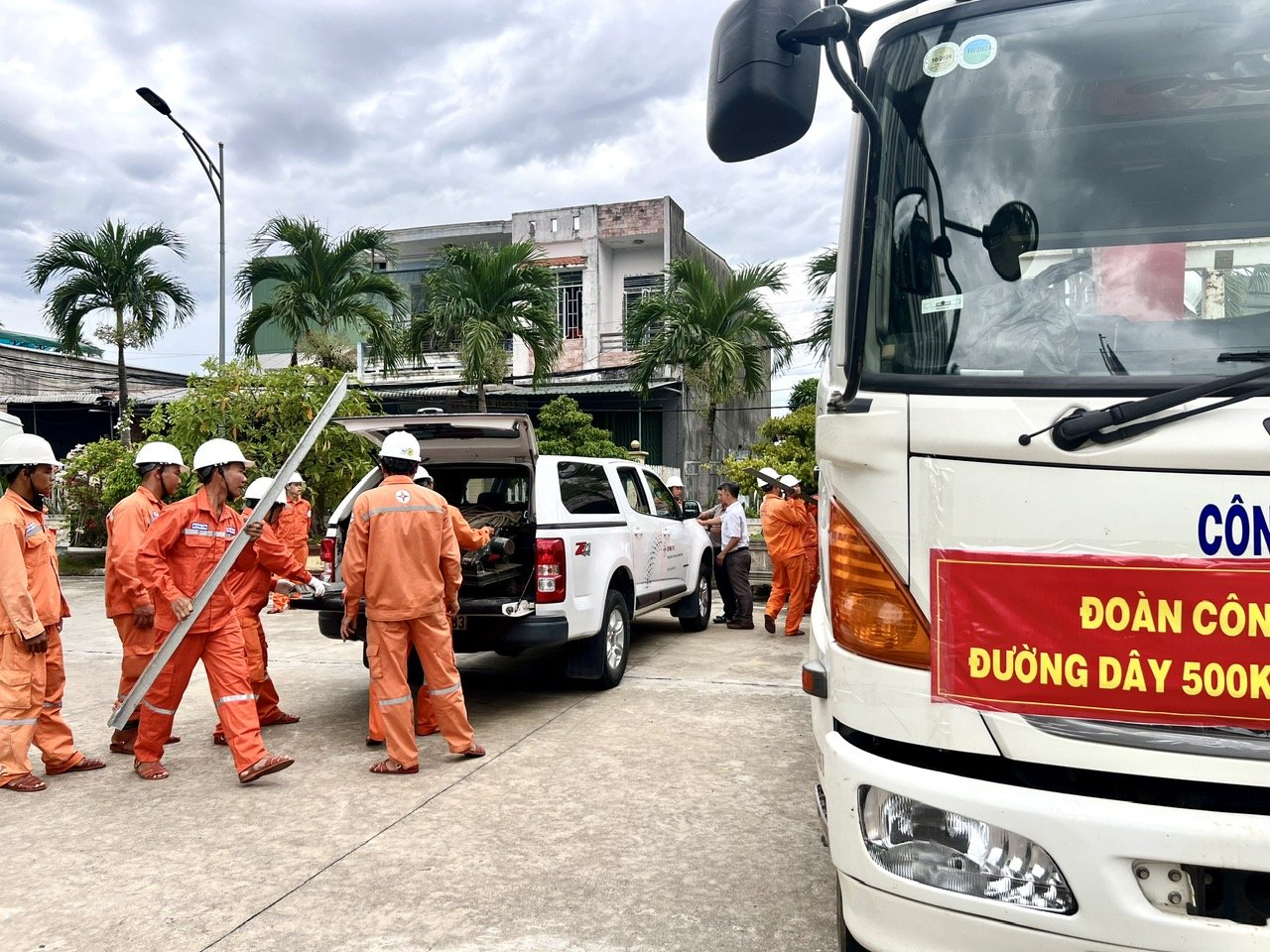 EVNCPC điều thêm nhân lực hỗ trợ thi công xây dựng dự án đường dây 500kV mạch 3 từ Quảng Trạch đến Phố Nối- Ảnh 3.