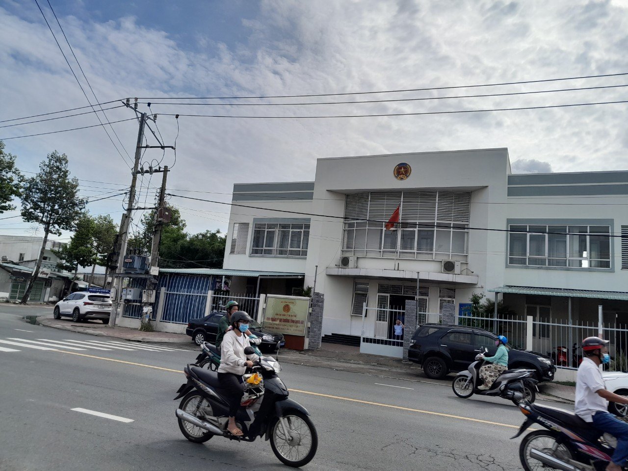 Tạm đình chỉ sử dụng thẻ kiểm tra thị trường 4 công chức quản lý thị trường tỉnh Long An- Ảnh 1.