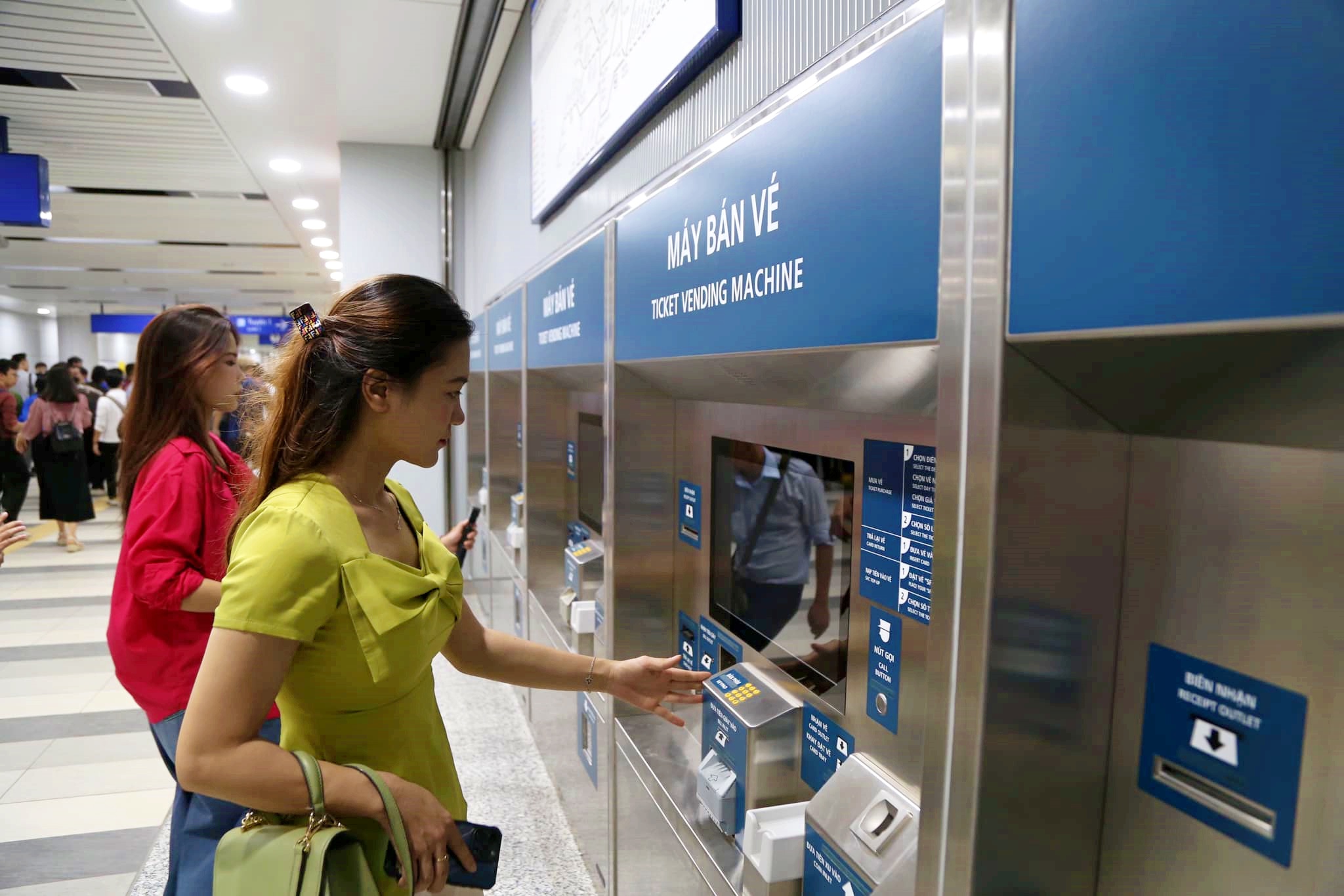 Người dân đi metro số 1 không cần dùng tiền mặt, chỉ cần loại thẻ này- Ảnh 2.