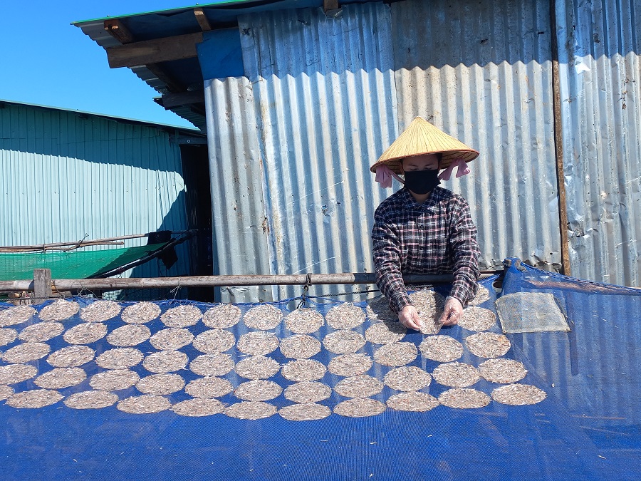 "Thiên đường" bên lòng hồ của dân làng chài thủy điện Sê San 4- Ảnh 1.
