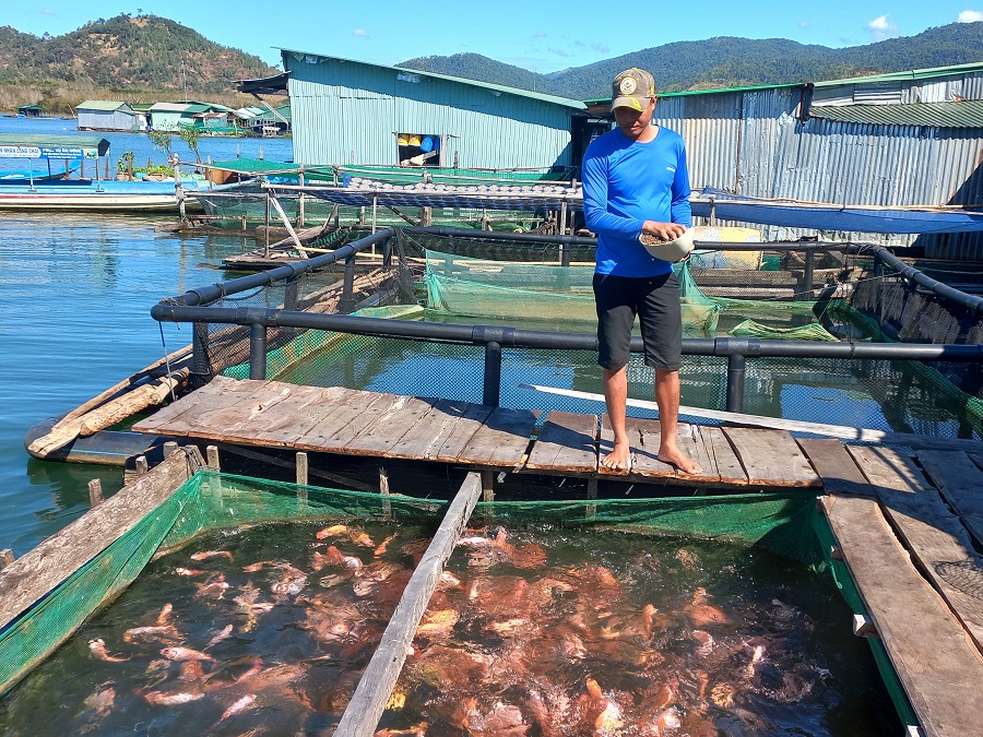 "Thiên đường" bên lòng hồ của dân làng chài thủy điện Sê San 4- Ảnh 2.