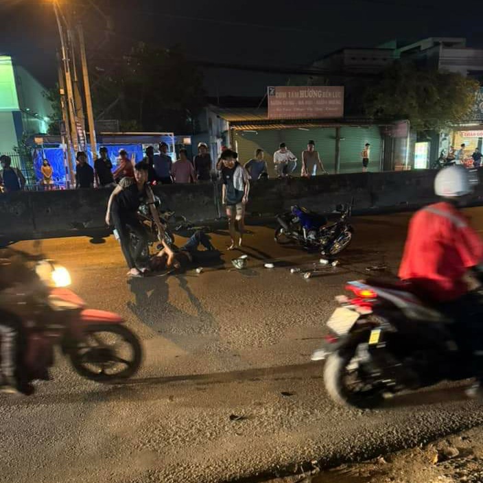 Hai xe máy đâm trực diện ngay giao lộ ở Long An, nam thanh niên tử vong tại chỗ - Ảnh 1.