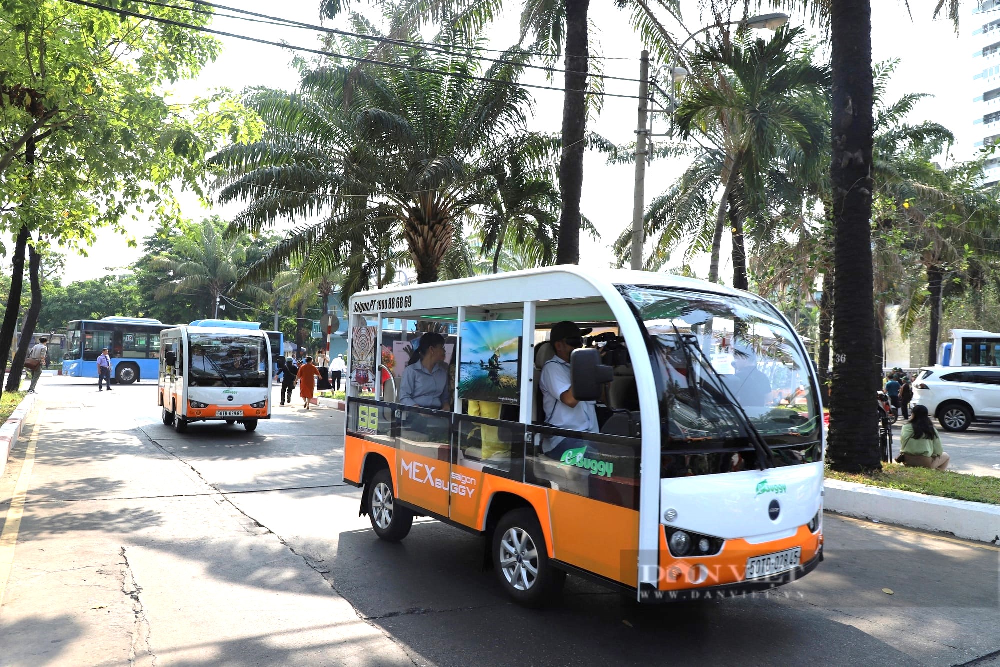 TP.HCM tính vận chuyển học sinh đến trường bằng ô tô điện - Ảnh 1.