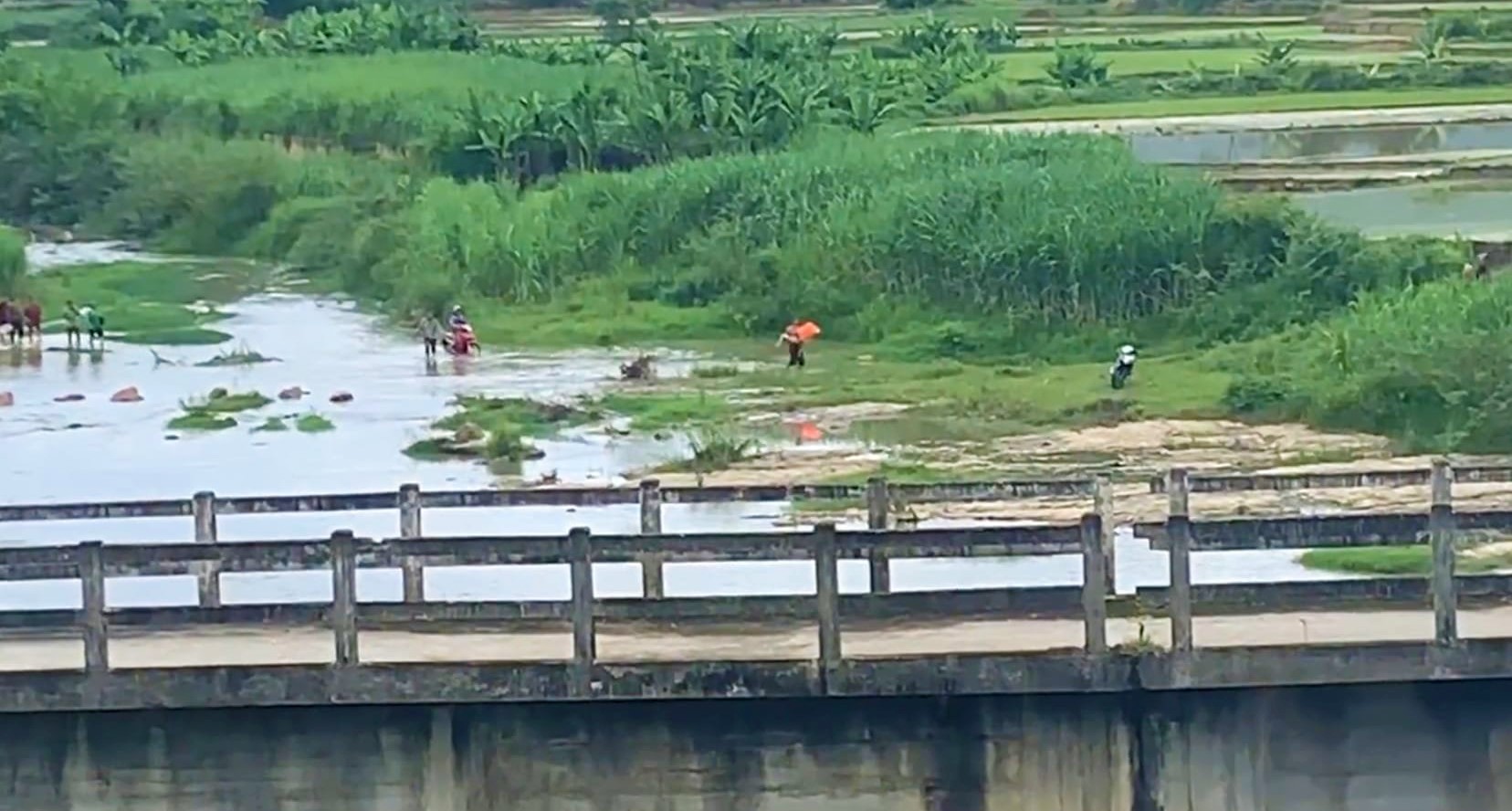 Tìm thấy thi thể hai anh em ruột tử vong khi cố cứu nhau trên sông Hiếu - Ảnh 1.