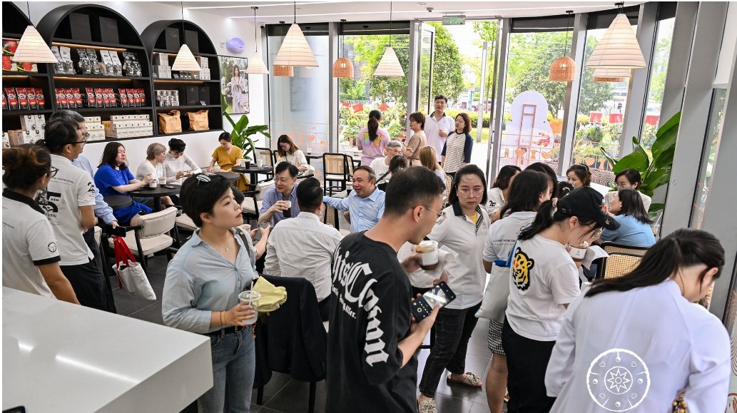 Vừa "phủ sóng" tại đất nước tỷ dân, "đại gia" Đặng Lê Nguyên Vũ tiếp tục đưa Trung Nguyên sang đất Mỹ- Ảnh 2.