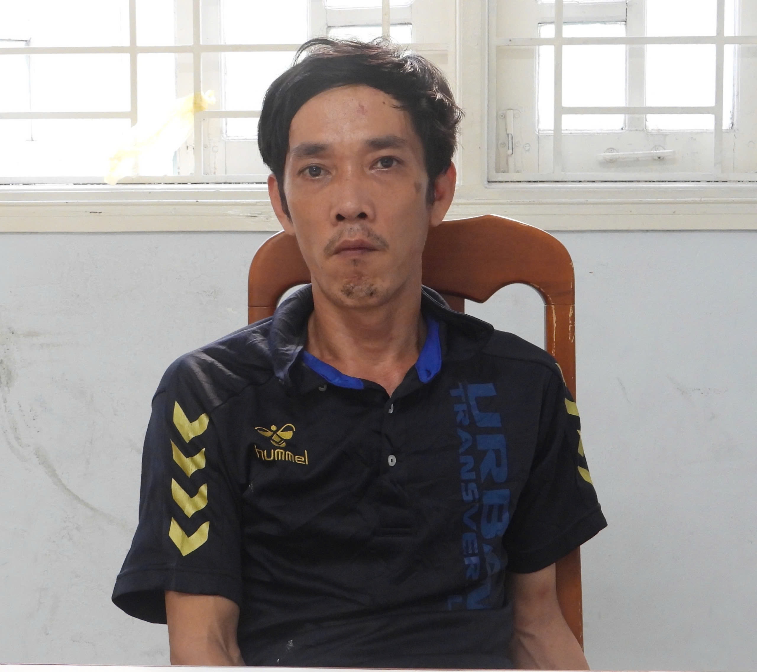 Thủ đoạn tinh vi của gã trai chuyên đột nhập nhà dân trộm vàng- Ảnh 1.