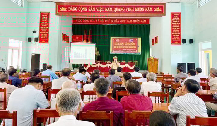 Huế: Thực hiện mục tiêu mỗi cán bộ, hội viên nông dân là một tuyên truyền viên an toàn giao thông  - Ảnh 1.