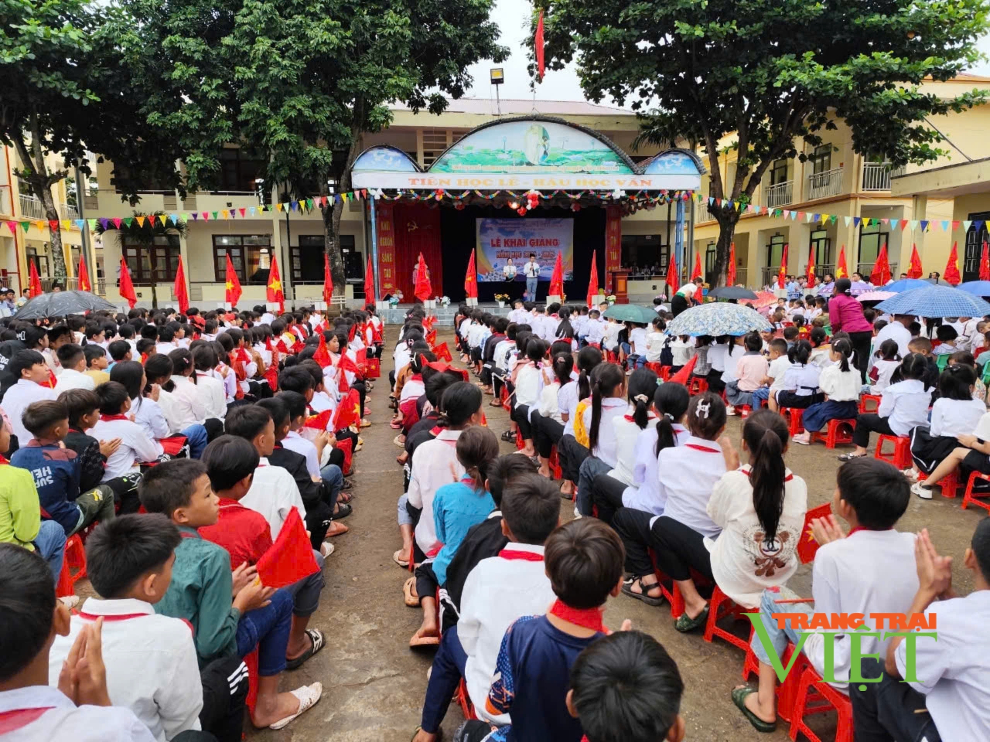 Huyện nghèo Mường Nhé: Phấn đấu hoàn thành tốt các mục tiêu, nhiệm vụ năm học mới - Ảnh 1.