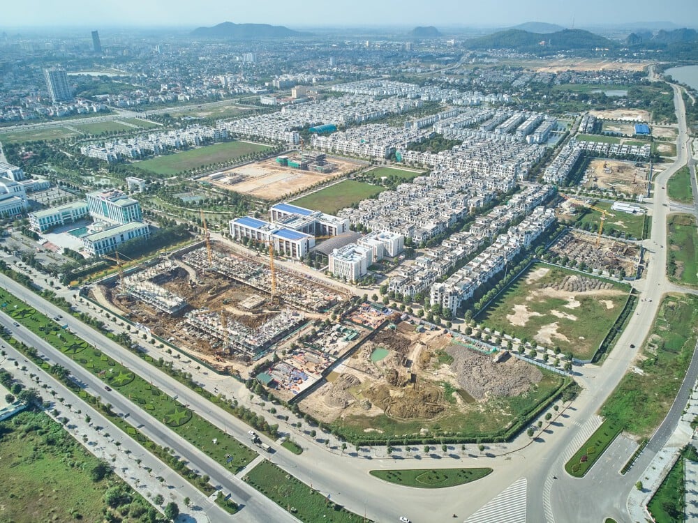 Tỷ phú Phạm Nhật Vượng đầu tư bao nhiêu dự án tại quê nhà Á hậu Phương Nhi?- Ảnh 2.