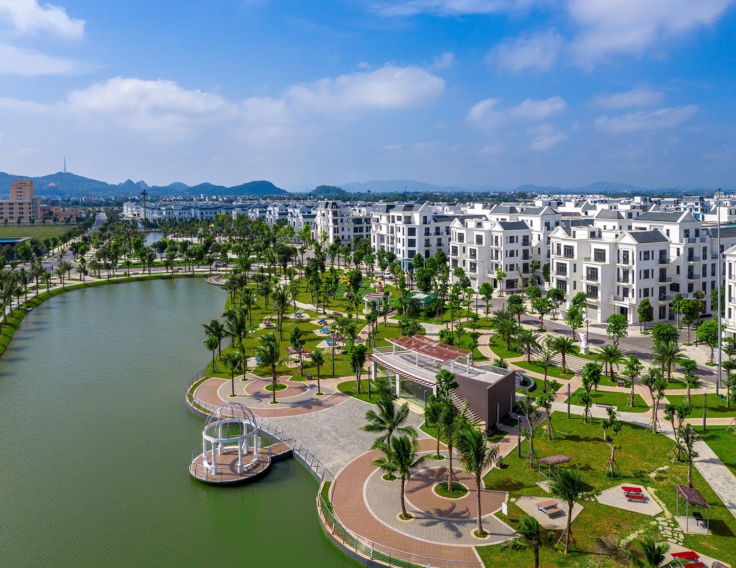 Tỷ phú Phạm Nhật Vượng đầu tư bao nhiêu dự án tại quê nhà Á hậu Phương Nhi?- Ảnh 1.