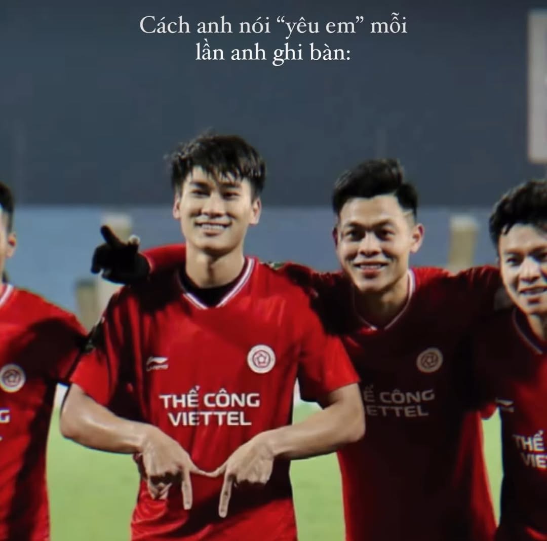 Tại sao mỗi khi ghi bàn, tiền đạo Nhâm Mạnh Dũng lại làm ký hiệu chữ “M”? - Ảnh 1.
