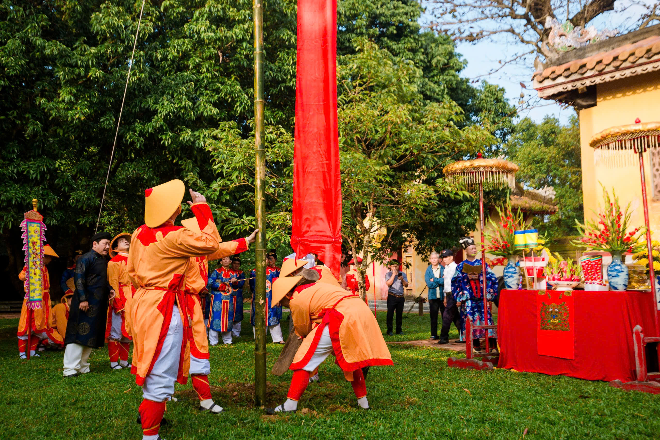 Hoàng cung Huế dựng nêu đón Tết, đuổi trừ tà ma- Ảnh 7.