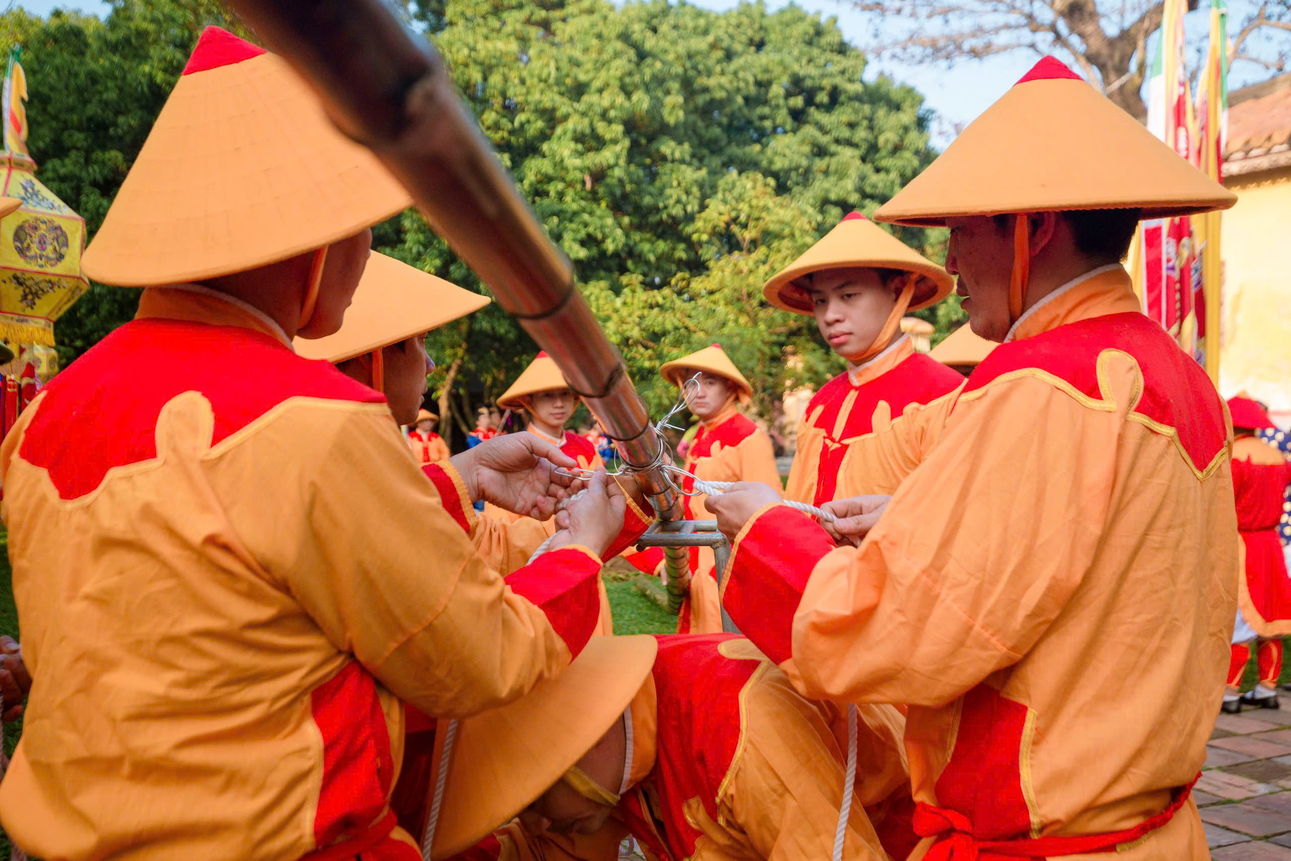 Hoàng cung Huế dựng nêu đón Tết, đuổi trừ tà ma- Ảnh 8.