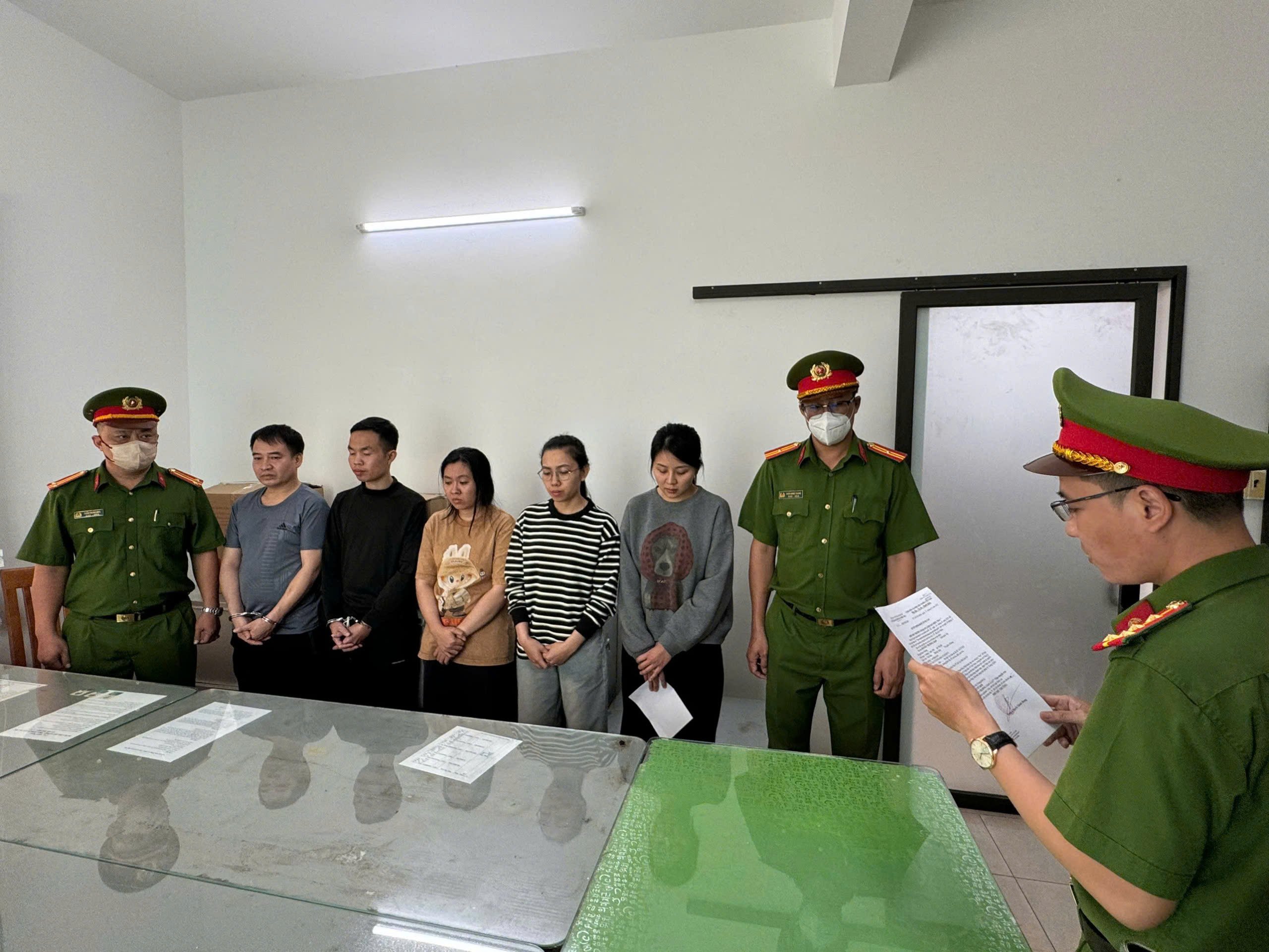 TP.HCM: Lập công ty 'ma' rồi nhập hàng hóa từ Trung Quốc về Việt Nam để tiêu thụ - Ảnh 2.