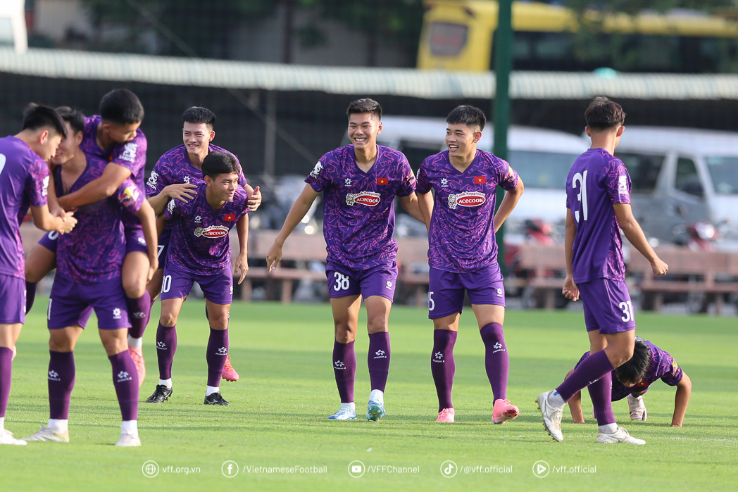 HLV Kim Sang-sik hết cơ hội sử dụng Nguyễn Xuân Son tại SEA Games 33 - Ảnh 1.