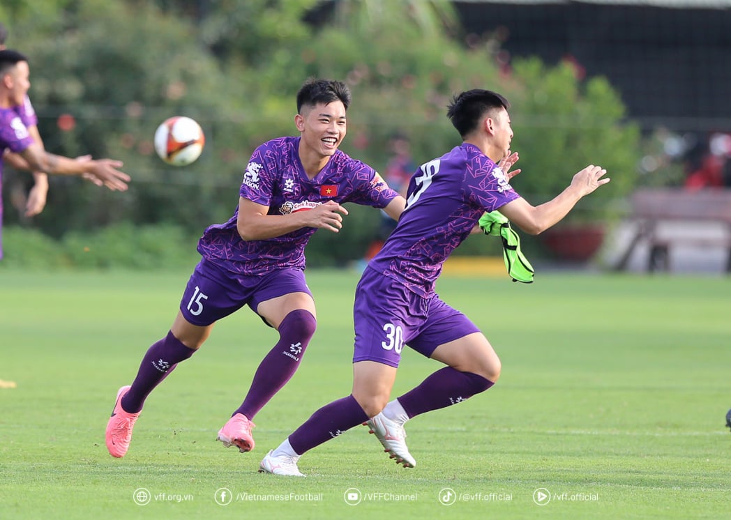 HLV Kim Sang-sik hết cơ hội sử dụng Nguyễn Xuân Son tại SEA Games 33 - Ảnh 3.