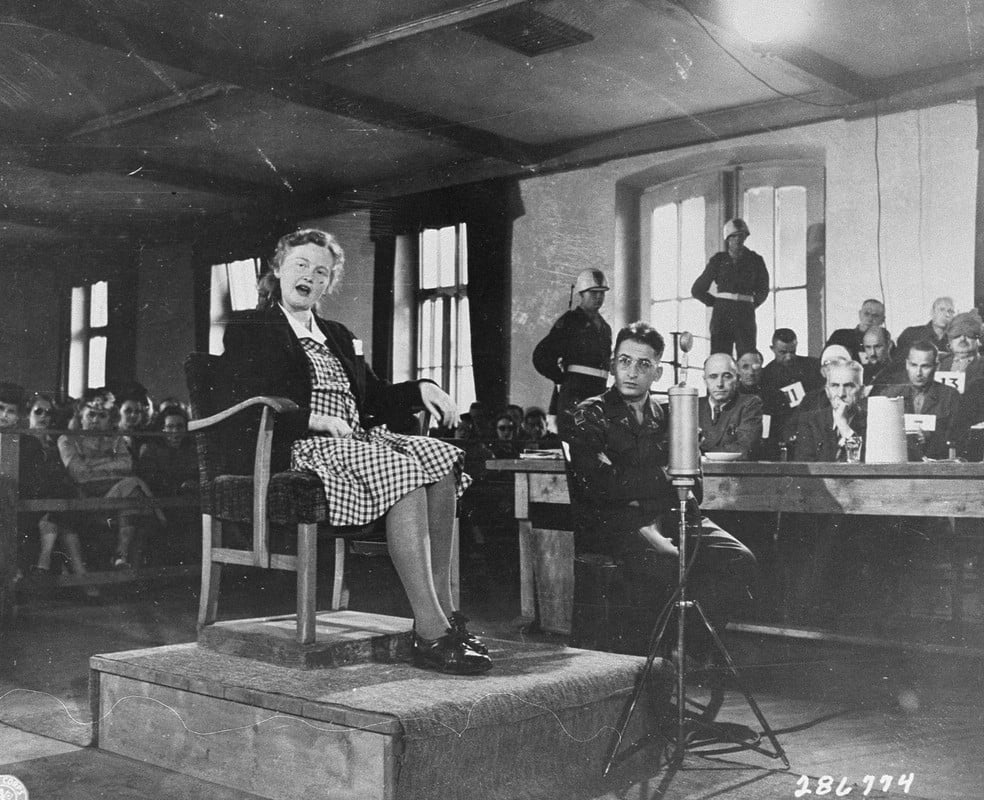 Ác mộng Buchenwald: Nữ "phù thủy" của Hitler và bộ sưu tập da người - Ảnh 10.