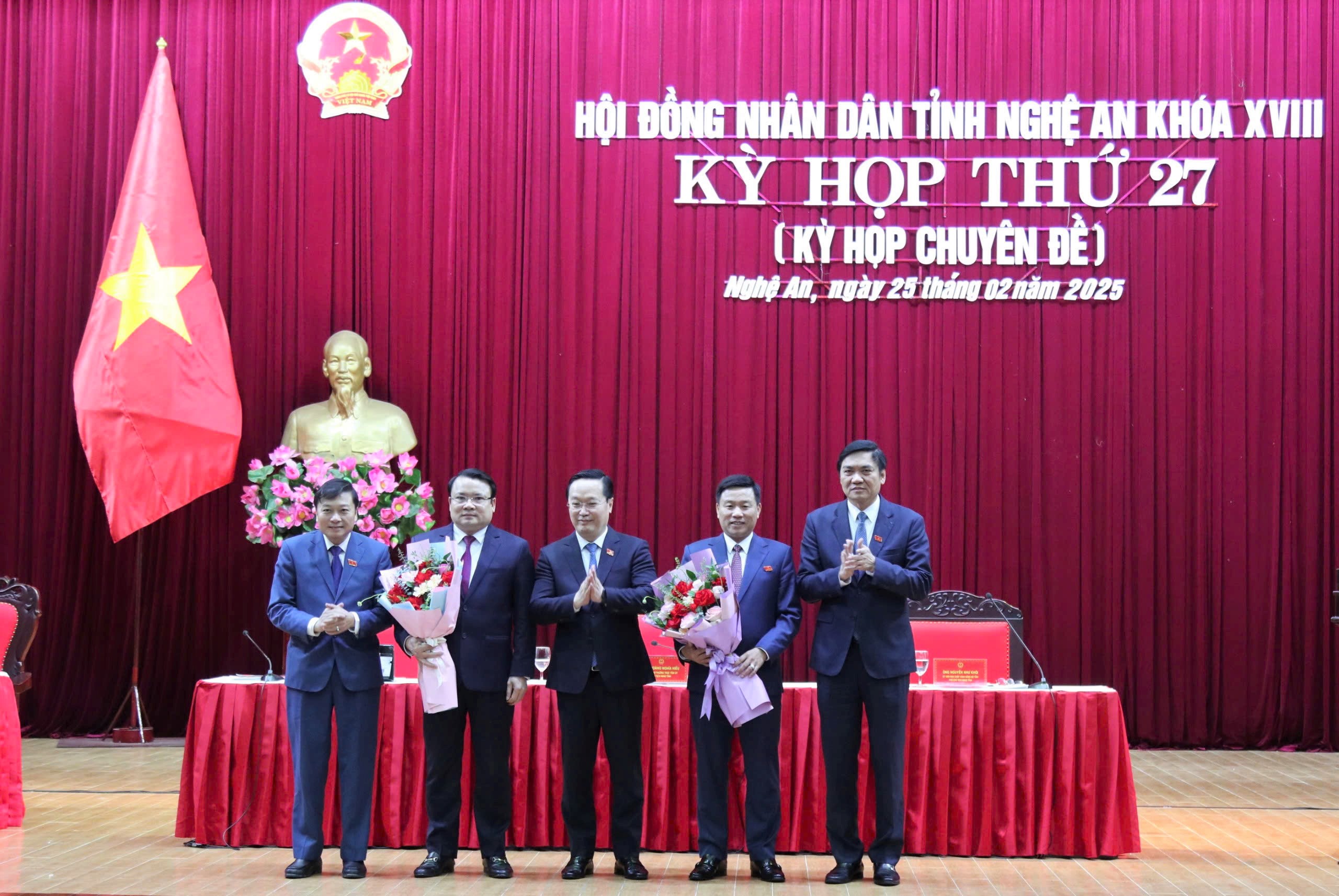 Hai giám đốc sở ở Nghệ An được bầu giữ chức Phó Chủ tịch UBND tỉnh Nghệ An- Ảnh 2.