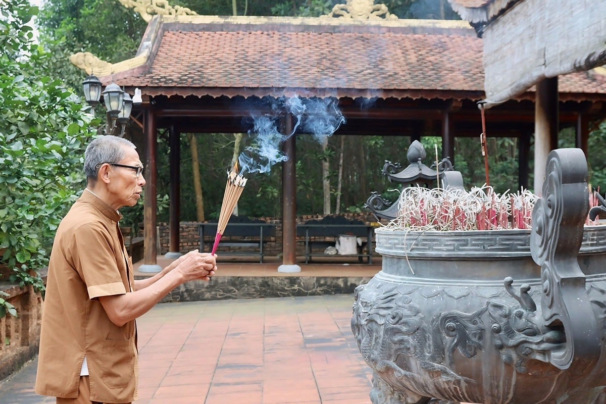 Kỳ quan đá ong Hà Tĩnh: Ngôi đền trăm tuổi ẩn mình giữa núi non - Ảnh 3.