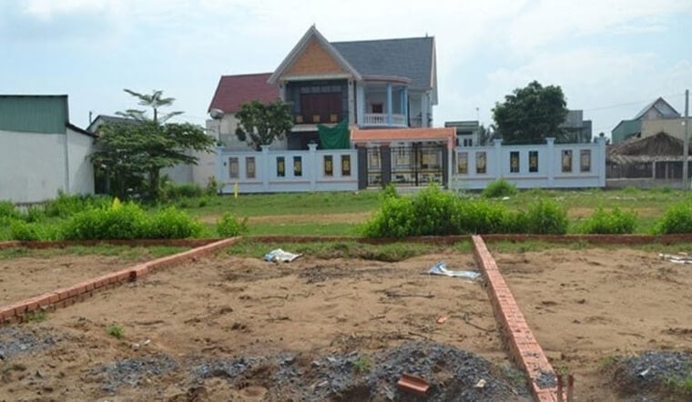 Từ năm 2025, người dân có đất xen kẹt xin cấp sổ đỏ, xây nhà được không?- Ảnh 1.