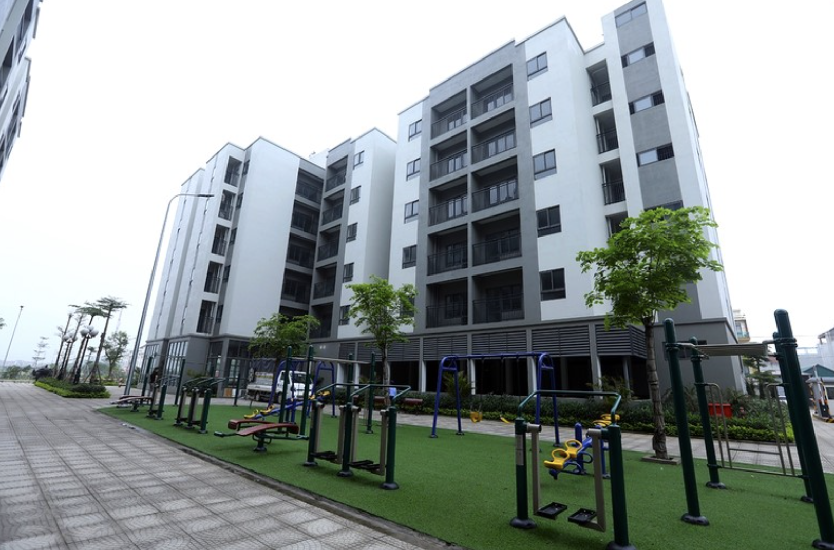 HoREA đề xuất Bộ Công an, Bộ Quốc phòng... được chỉ định chủ đầu tư nhà ở xã hội- Ảnh 1.