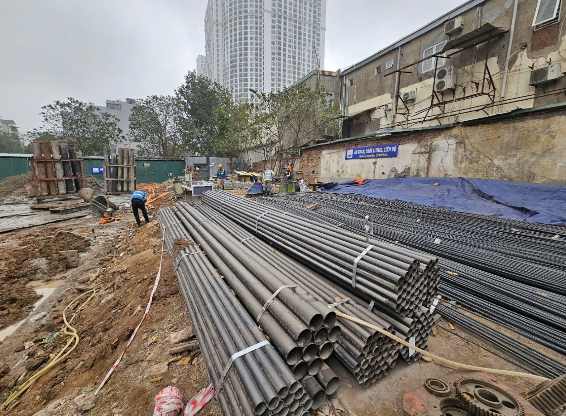 TIG Tower khởi công, lối đi tạm bị đóng: Áp lực giao thông đè nặng phố Cự Lộc - Ảnh 7.