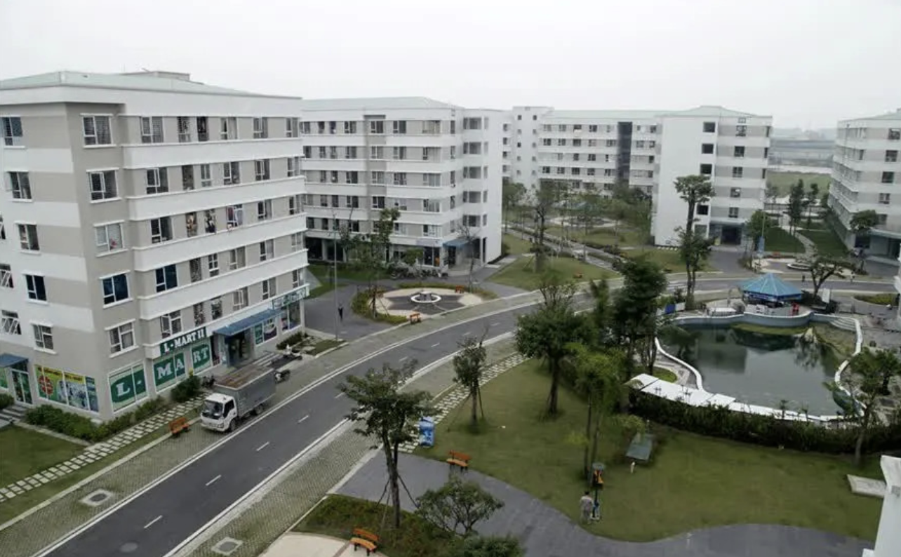 Bộ Xây dựng: Hiện cả nước có 137 dự án nhà ở xã hội đang khởi công, quy mô hơn 100.000 căn hộ- Ảnh 1.