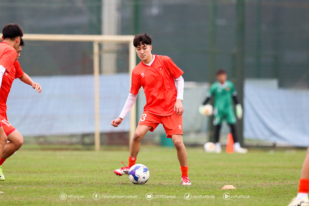 HLV Cristiano Roland tiết lộ lý do tái hợp U17 Việt Nam - Ảnh 2.