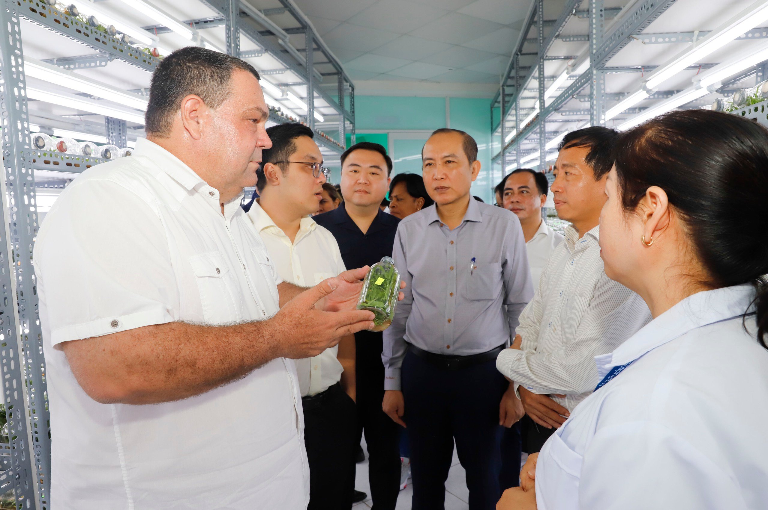 Hội Tiểu nông Cuba tham quan khu nông nghiệp công nghệ cao TPHCM- Ảnh 2.