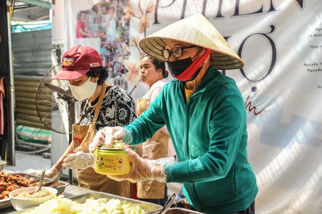 “Phiên Chợ Trái Tim”: Mái nhà của những trái tim thiện nguyện - Ảnh 30.