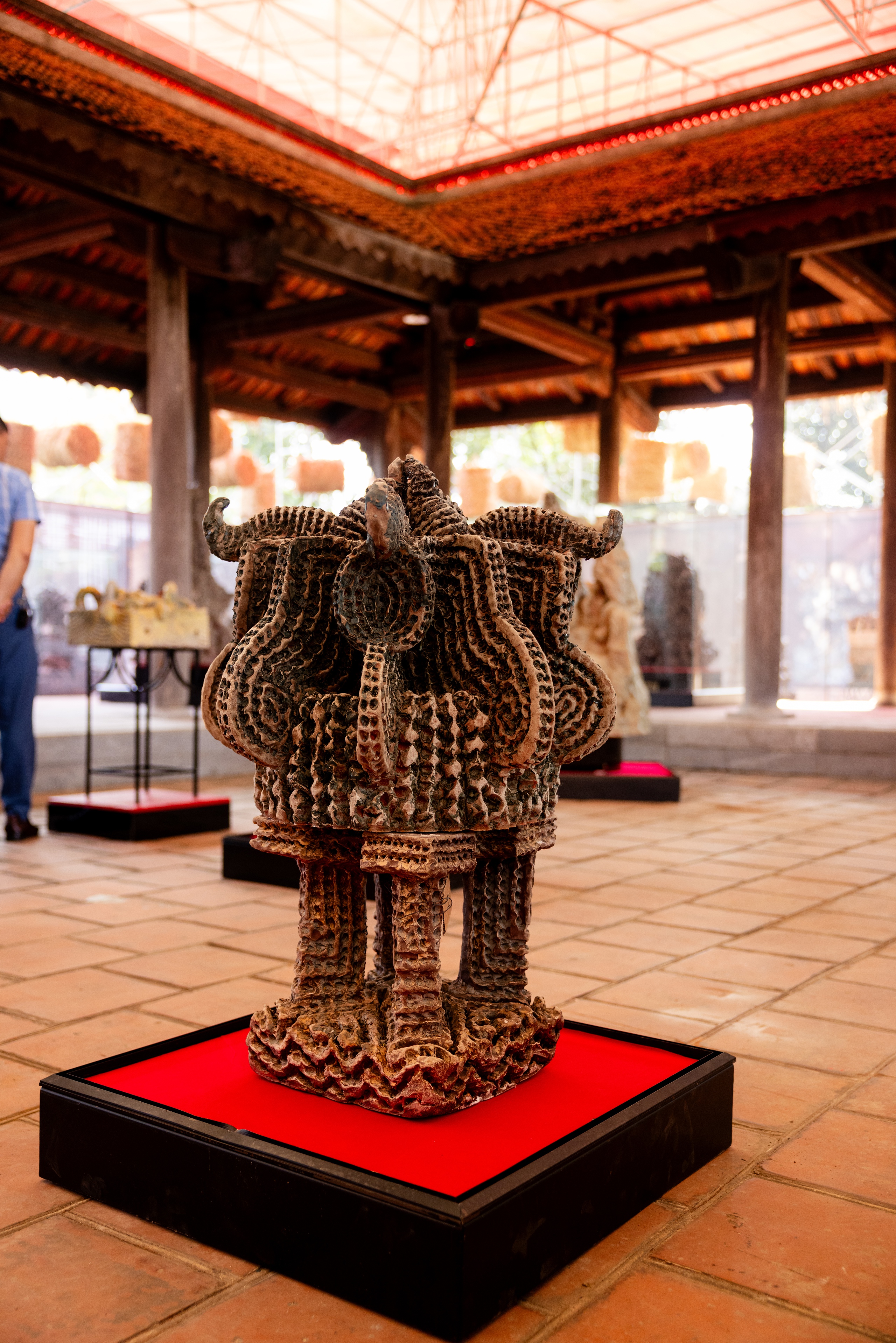 Triển lãm gốm có hình thù kỳ lạ, nặng hàng trăm tấn gây kinh ngạc cho người nhìn- Ảnh 6.