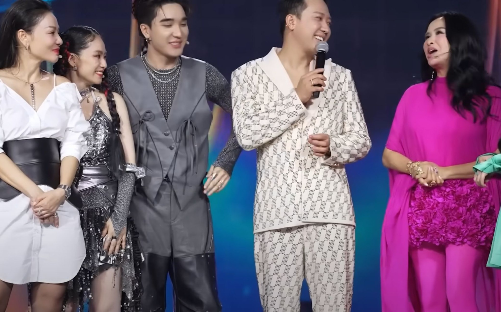 NSND Thanh Lam: "Thu Minh toàn cho tôi cơm thừa canh cặn" - Ảnh 1.