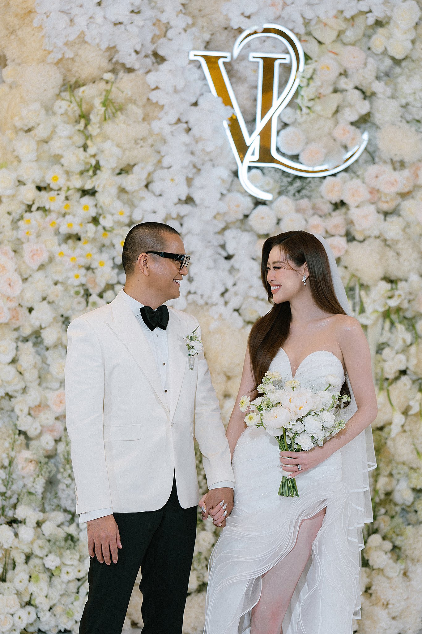 Đám cưới Hoa hậu Khánh Vân gây "choáng" với không gian lộng lẫy, quy tụ dàn sao đình đám - Ảnh 3.