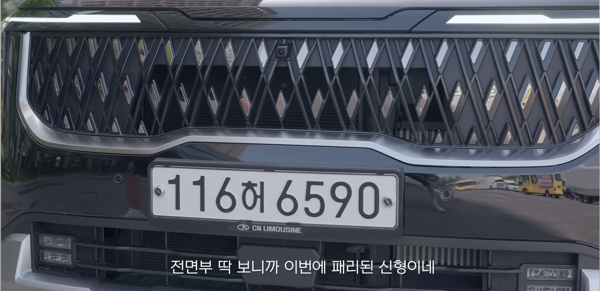 Choáng ngợp KIA Carnival 2025: Ngoại hình mới, thêm động cơ tiết kiệm xăng- Ảnh 3.