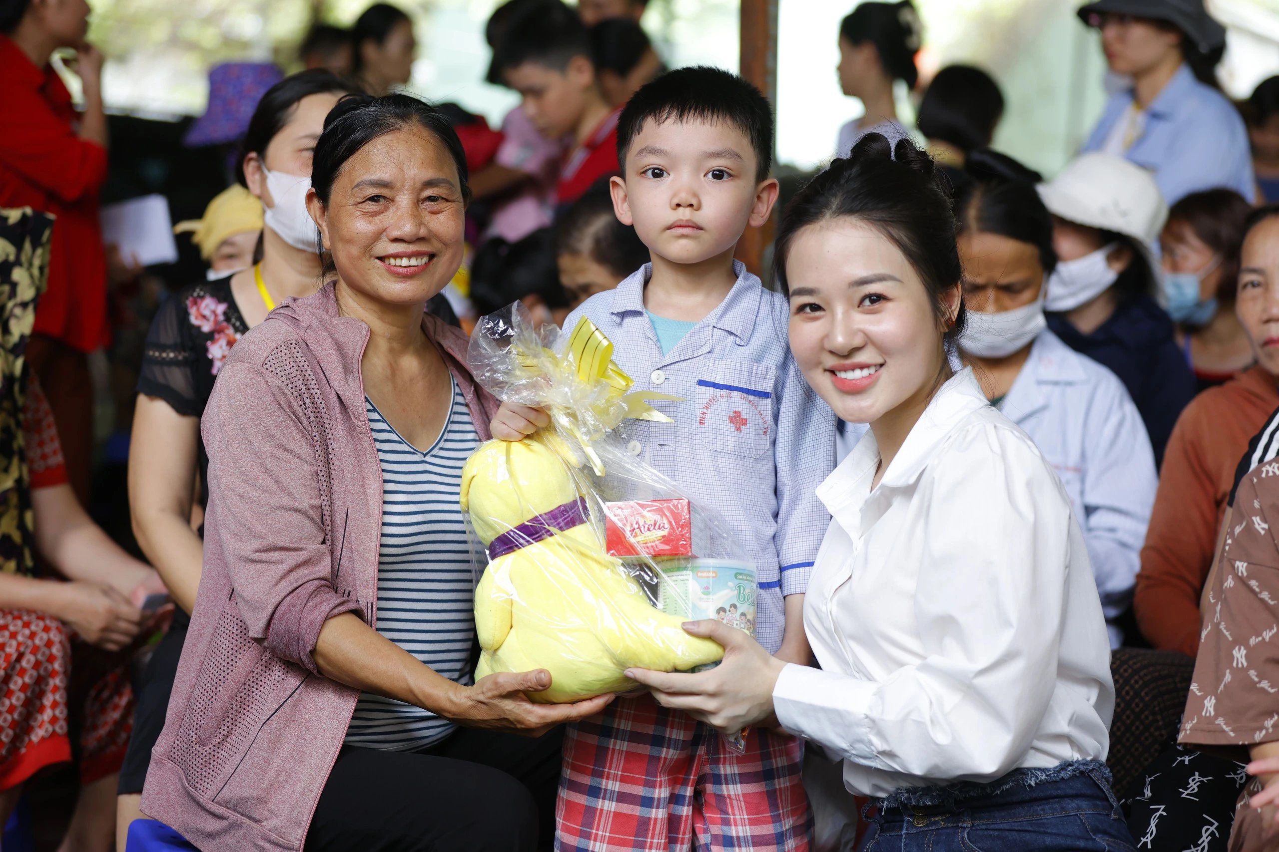 Chung tay tiếp thêm sức mạnh cho những hoàn cảnh khó khăn- Ảnh 12.