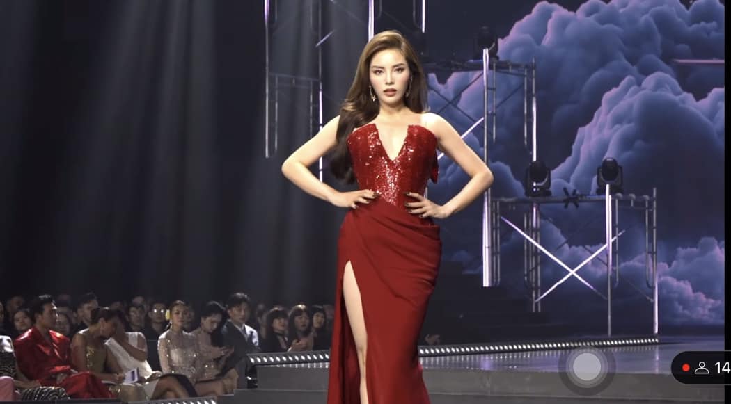 Chung kết Miss Universe Vietnam 2024: Kỳ Duyên bị MLee trình diễn bikini "vượt mặt"- Ảnh 4.