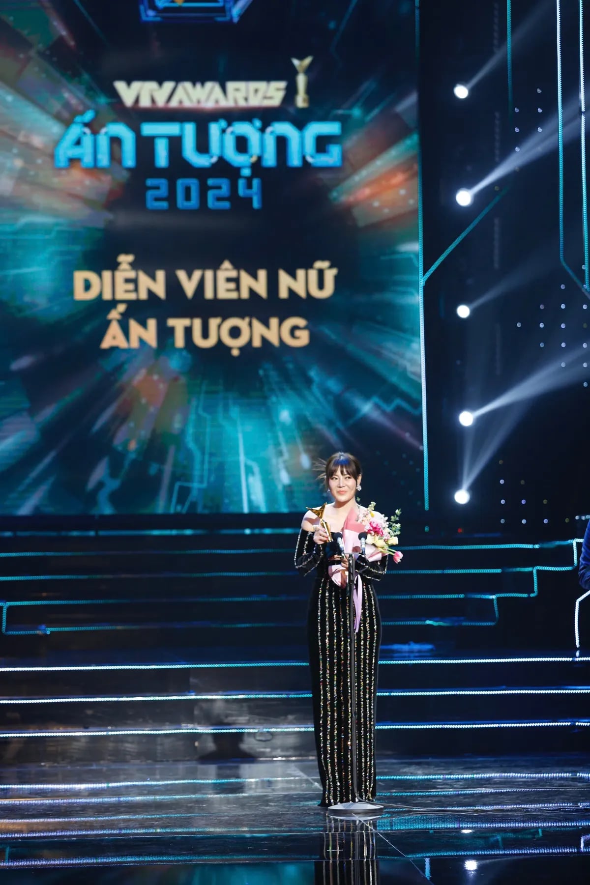 Các giải thưởng VTV Awards 2024: "Anh trai vượt ngàn chông gai" và “Độc đạo" chiến thắng ngoạn mục - Ảnh 3.