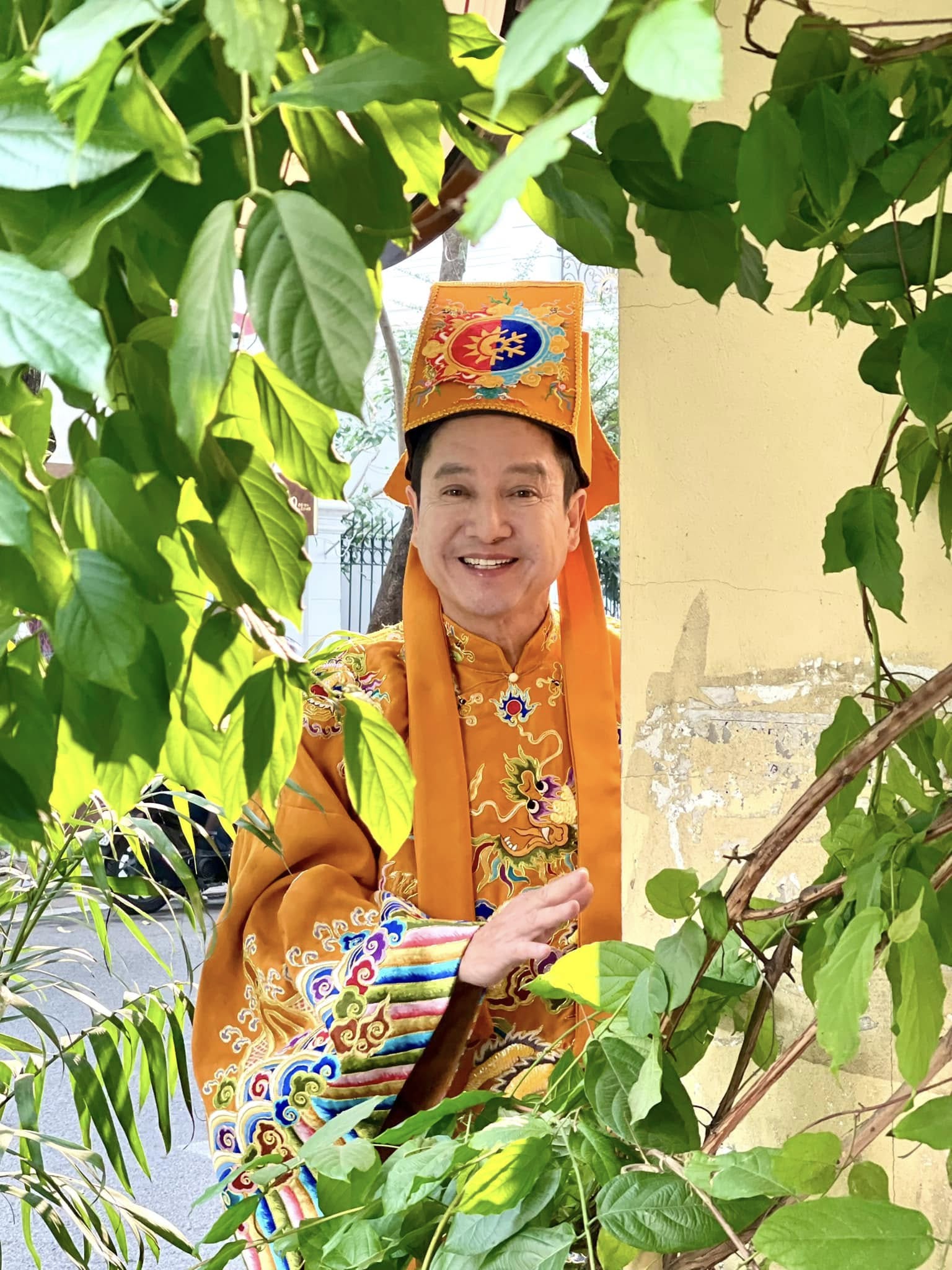 Nghệ sĩ Ưu tú Chí Trung đón ngày đầu năm 2025 tại một "nơi xa", Thu Trang tất bật trên phim trường.. - Ảnh 7.