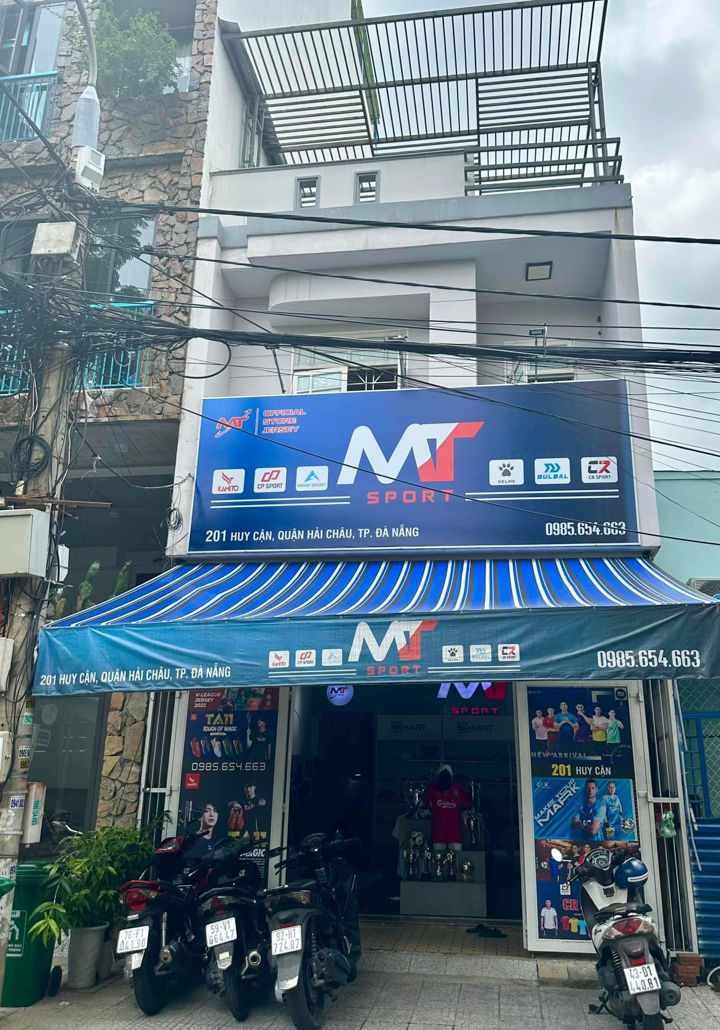 Vụ shipper bị đánh tử vong: Chủ căn nhà mà người phụ nữ thuê để buôn bán bị ném chất bẩn- Ảnh 1.