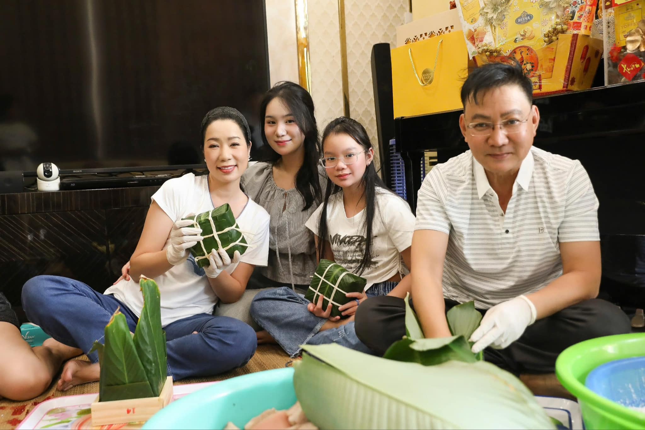 Á hậu duy nhất nhận danh hiệu Nghệ sĩ Nhân dân, Tăng Thanh Hà trang trí nhà tiền tỷ đón Tết 2025- Ảnh 8.