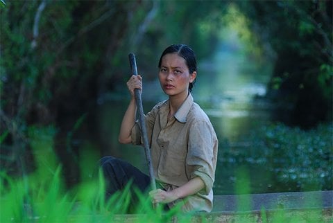 Nhan sắc Việt đầu tiên có vai chính nói tiếng Anh trong phim Hollywood, kết hôn lần 2 sống như "bà hoàng" - Ảnh 3.