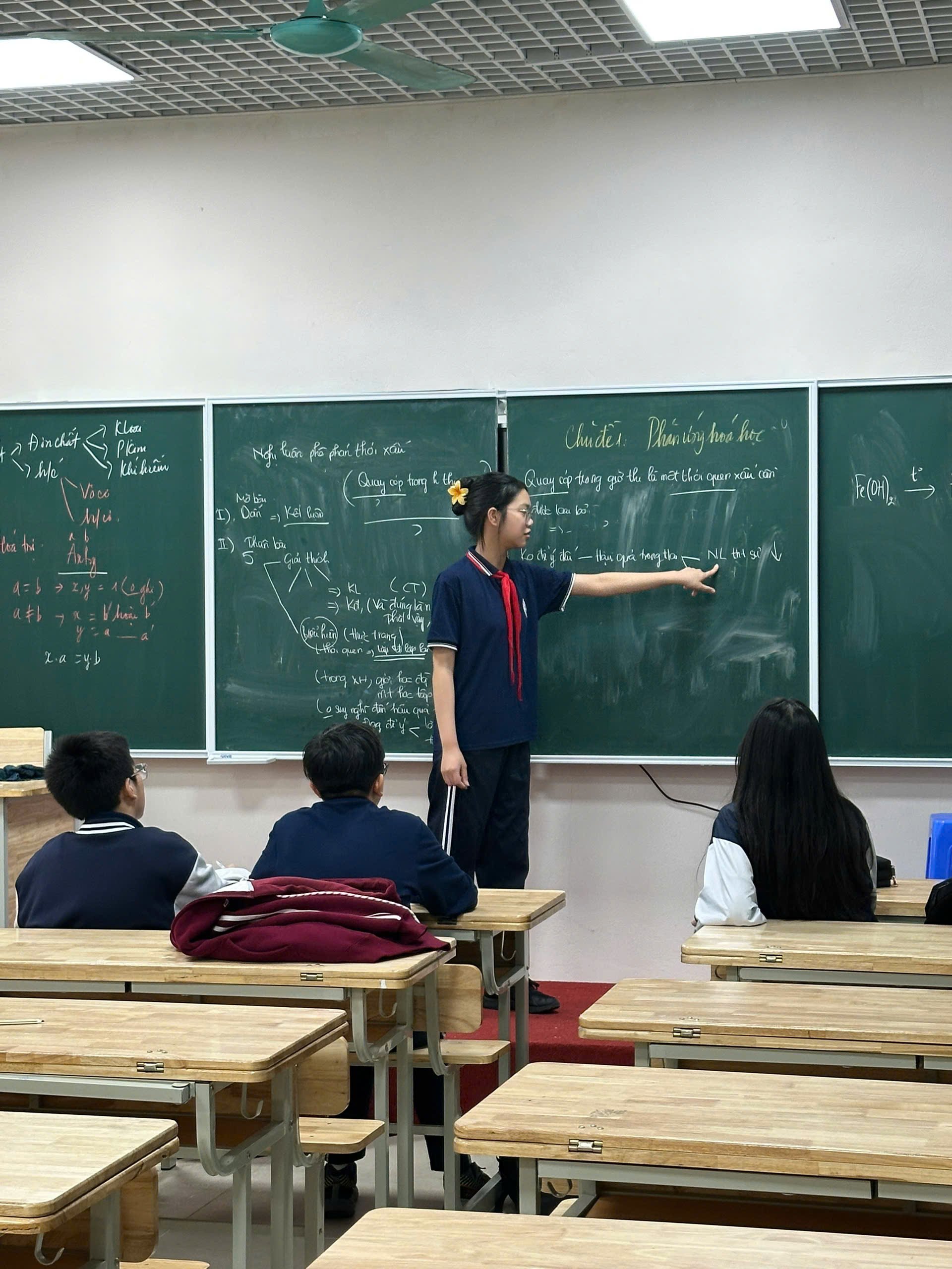 Một lớp có nhiều em thi học sinh giỏi vượt cấp đạt giải cao, cô giáo nói: "Kỷ lục gần 20 năm dạy học" - Ảnh 3.