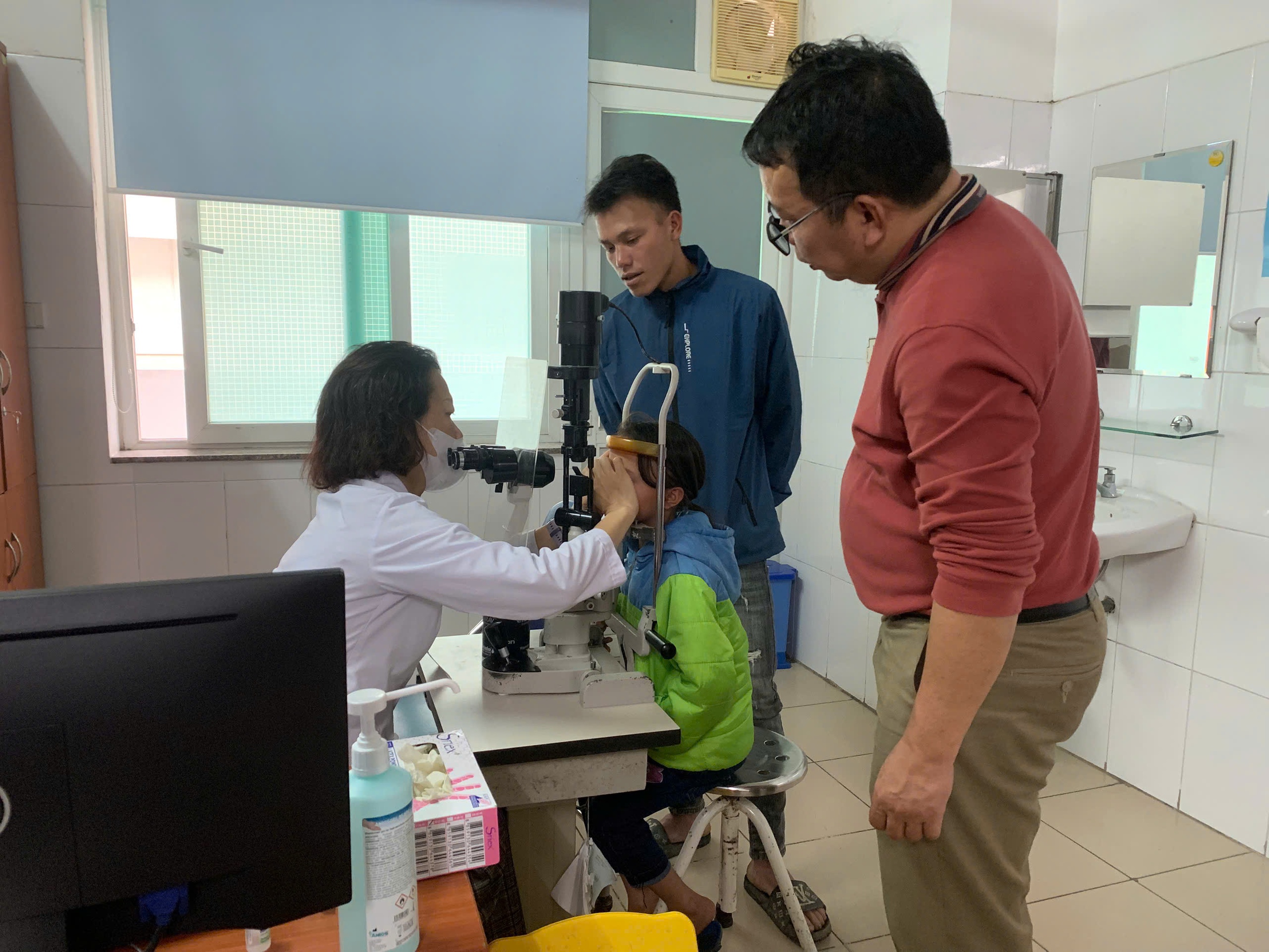 “Cô chú thương tình cứu con gái tôi với” - Ảnh 4.